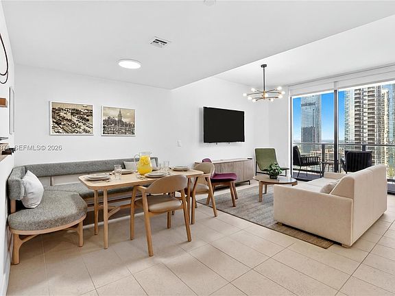 4th image of 159 NE 6th St #2711