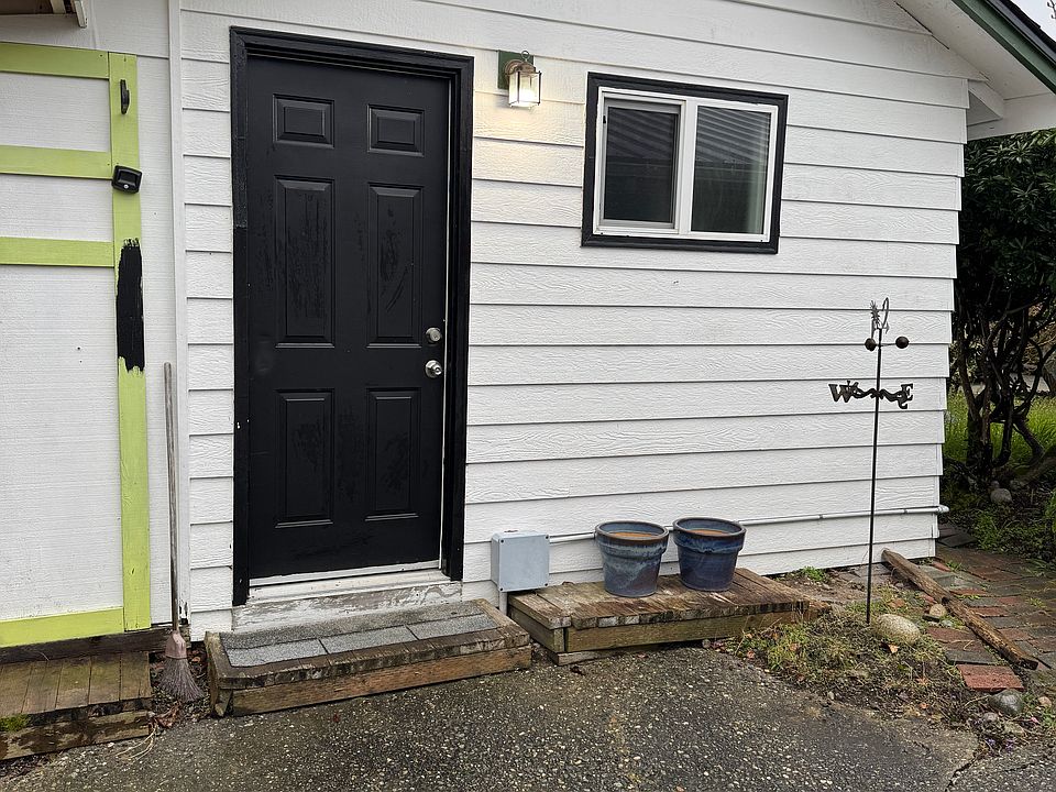 1st image of 961 NW Camano Dr