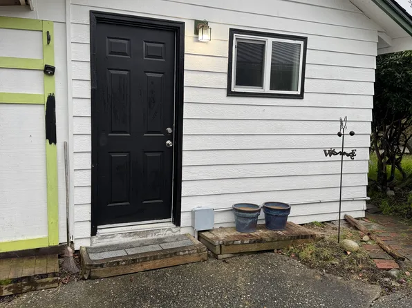 961 NW Camano Dr, Camano Island, WA 98282