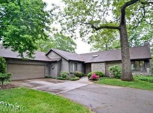 2934 White Oaks Ln, Buchanan, MI 49107