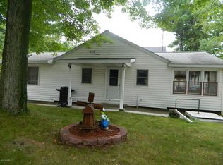 8886 W Silver Lake Rd, Mears, MI 49436