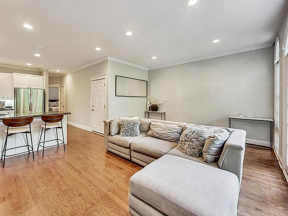 5th image of 3249 N Southport Ave #2