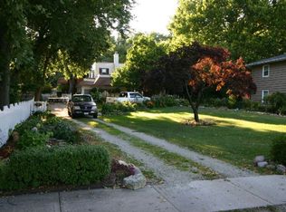 6242 Stonewall Ave, Downers Grove, IL 60516