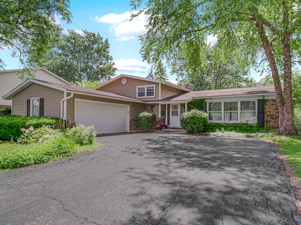 3010 N Kennicott Ave, Arlington Heights, IL 60004