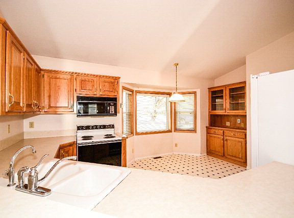 5th image of 3393 Creekside Dr