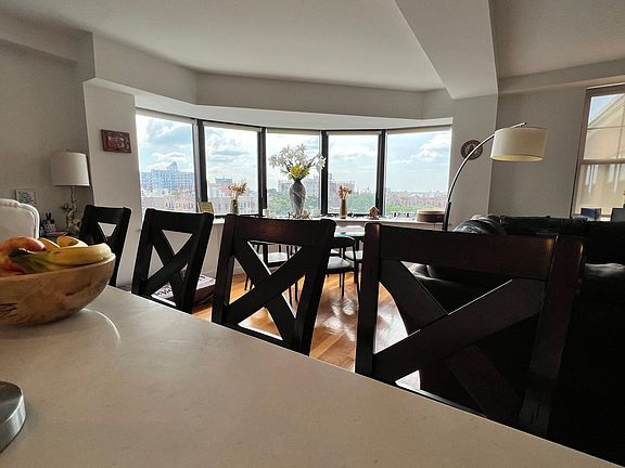 3rd image of 123 Parkside Ave APT 4U