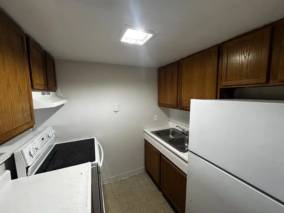 911 Rogers Pl