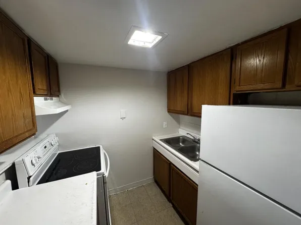 911 Rogers Pl, Cincinnati, OH 45206