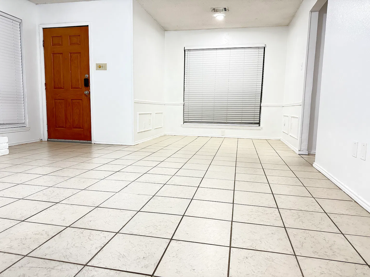 2 bed, 1300 sqft, $1,850 — Photo 2