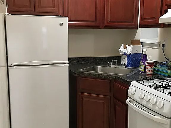 5th image of 327 E 92nd St APT 2C