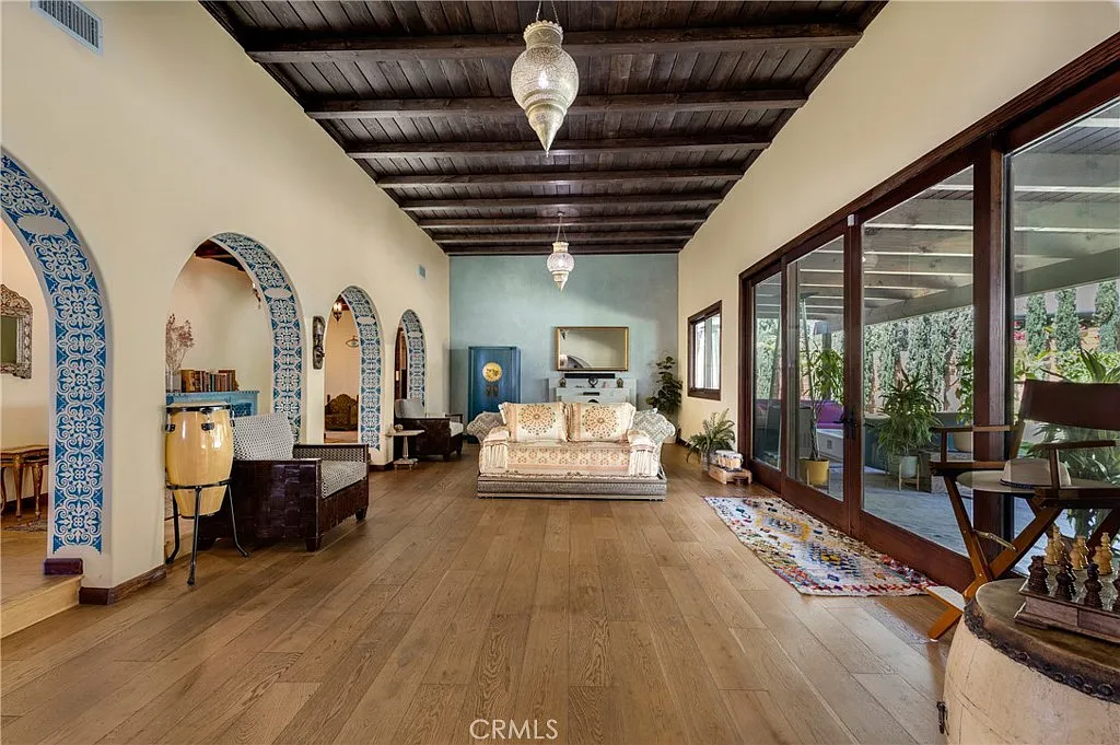 4 bed, 4000 sqft, $13,995 — Photo 4