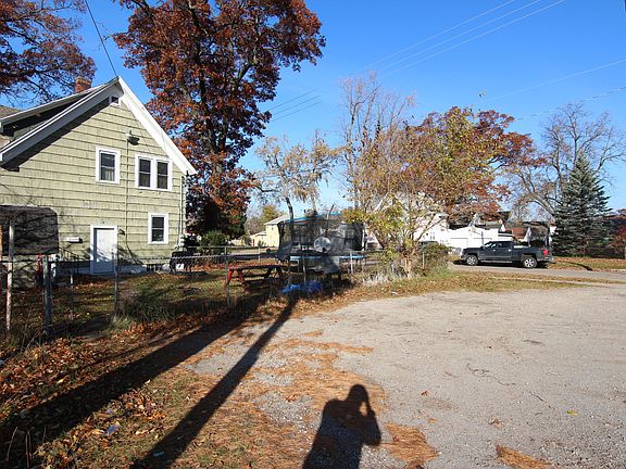 5th image of 111 E Grand Ave