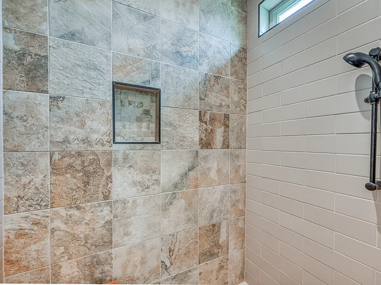 302 Parallel Cir — Photo 16
