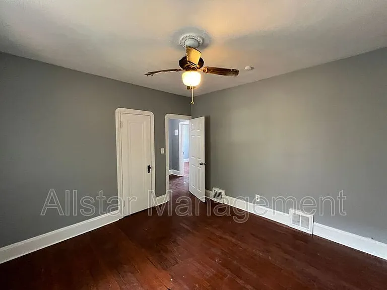 3255 E 139th St #UP — Photo 16