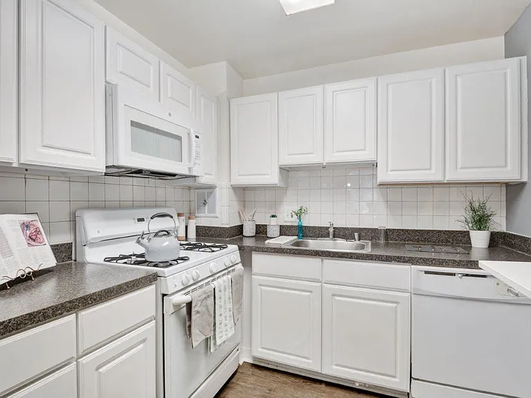 Willow Run at Mark Center Apartment Homes — Photo 2