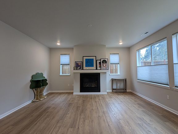 3rd image of 18529 Sawgrass Dr NE