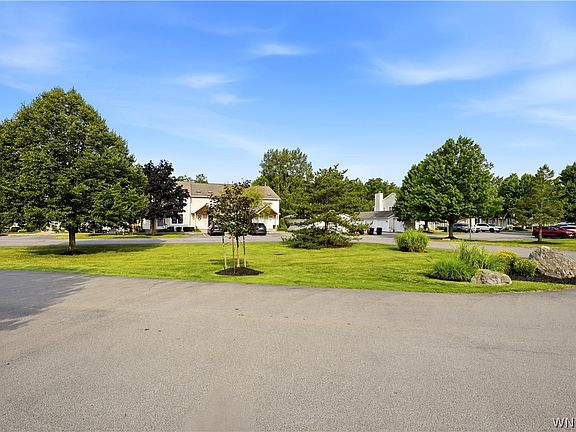 3rd image of 127 Olde Stone Ln