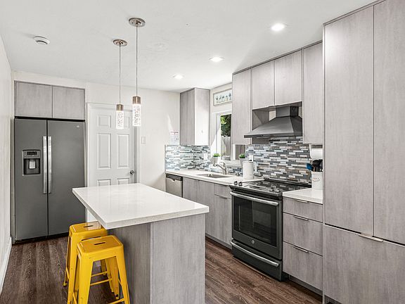 5th image of 1121 N 66TH Terrace