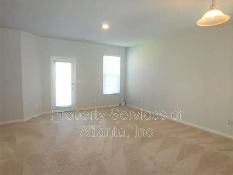 2633 Parrish Ct — Photo 6