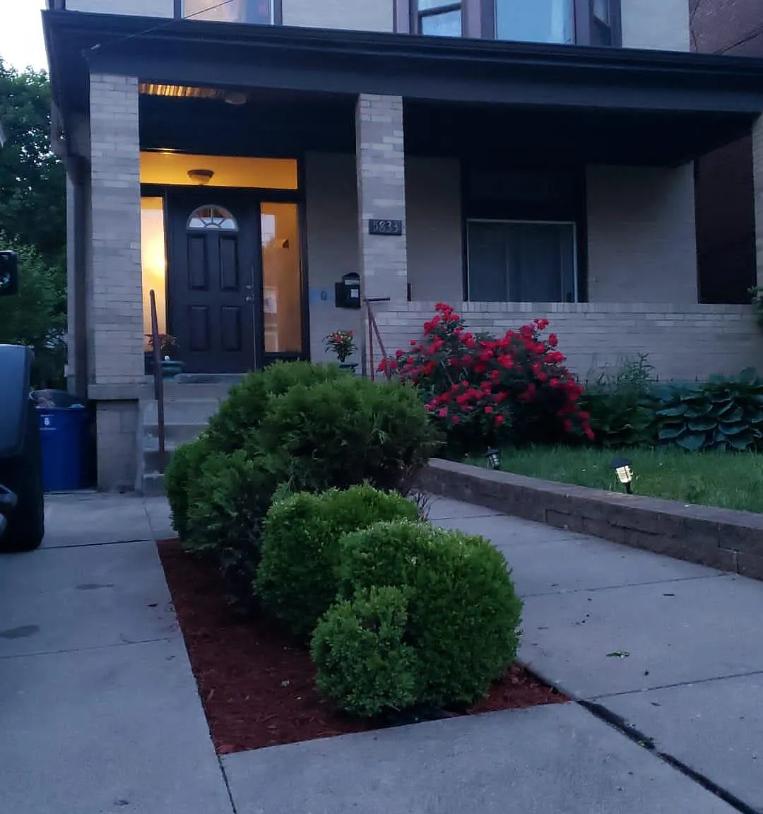 5833 Hobart St — Photo 1