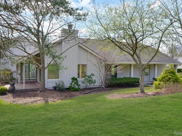1823 Golf Ridge Dr, Bloomfield Hills, MI 48302