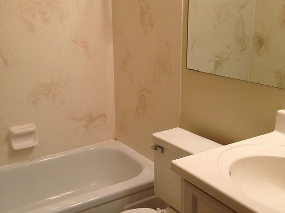 4th image of 161 W Hubbard Ave