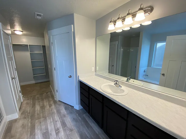 1758 W Stone Gate Dr — Photo 16