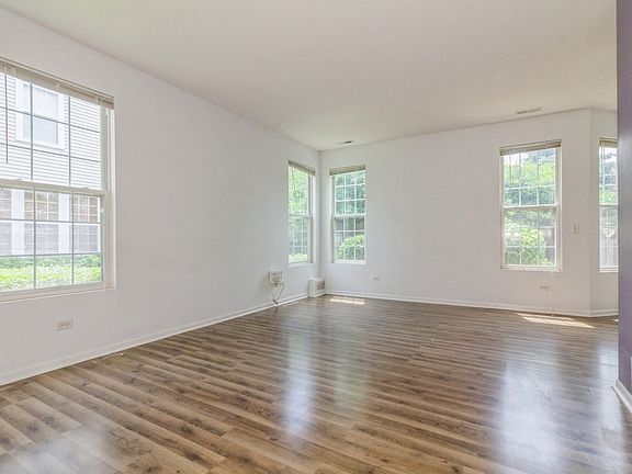 3rd image of 4924 Montauk Dr