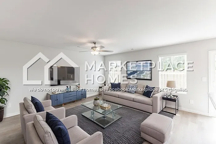 4127 Hudson Rd — Photo 3
