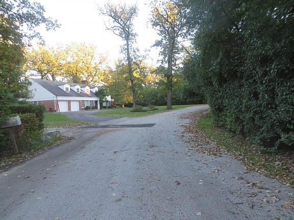 5th image of 8 Graymoor Ln