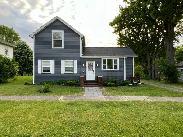 108 N Grant St, Galien, MI 49113
