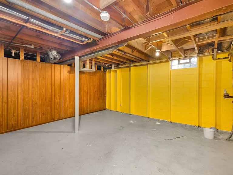 Basement - Great added storage!
