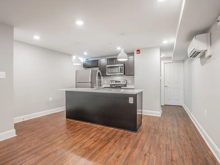 310 E Lanvale St — Photo 30