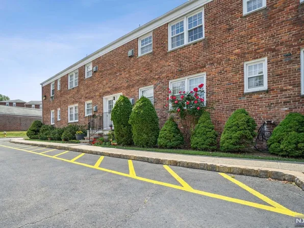 157 Ridge Rd, Cedar Grove, NJ 07009