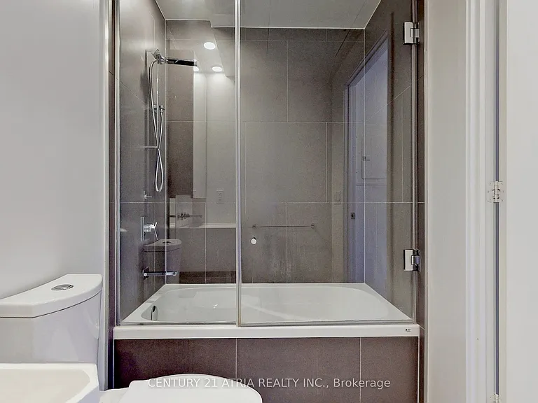 1 Bloor St E #3912 — Photo 7