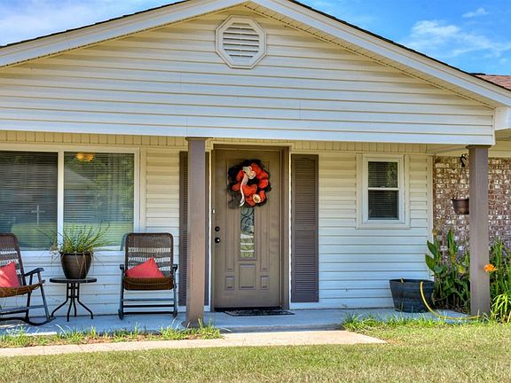4th image of 2915 Doral Dr