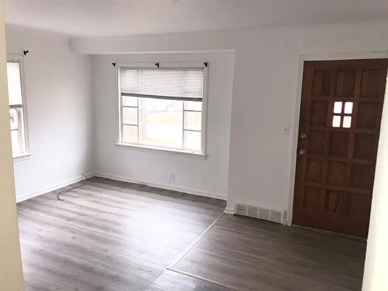 3153 W Mott Ave — Photo 1