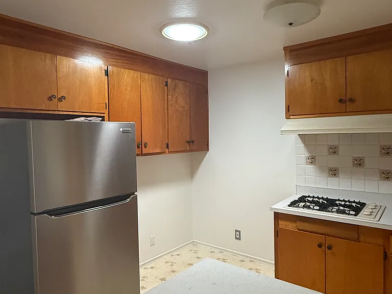 561 Princeton Pl — Photo 10