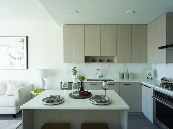 555 Sydney Ave #2407, Coquitlam, BC V3K 3J8