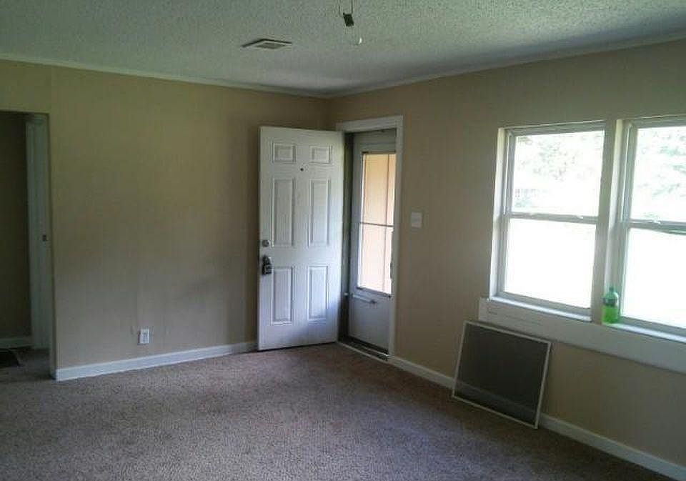 2nd image of 1001 N Holly St