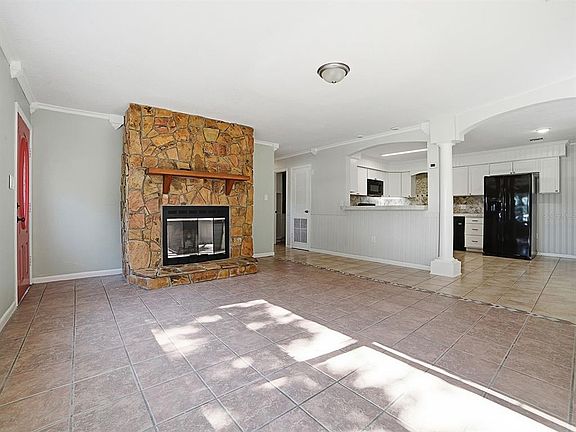 5th image of 1361 PETERS DRIVE