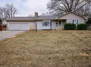 1605 SW 27th St, Topeka, KS 66611