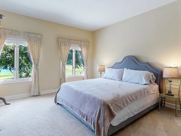7987 Hollyridge Rd — Photo 11