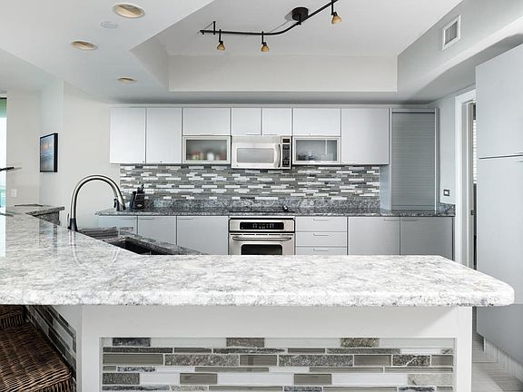 5th image of 2650 Lake Shore Dr Unit 1706