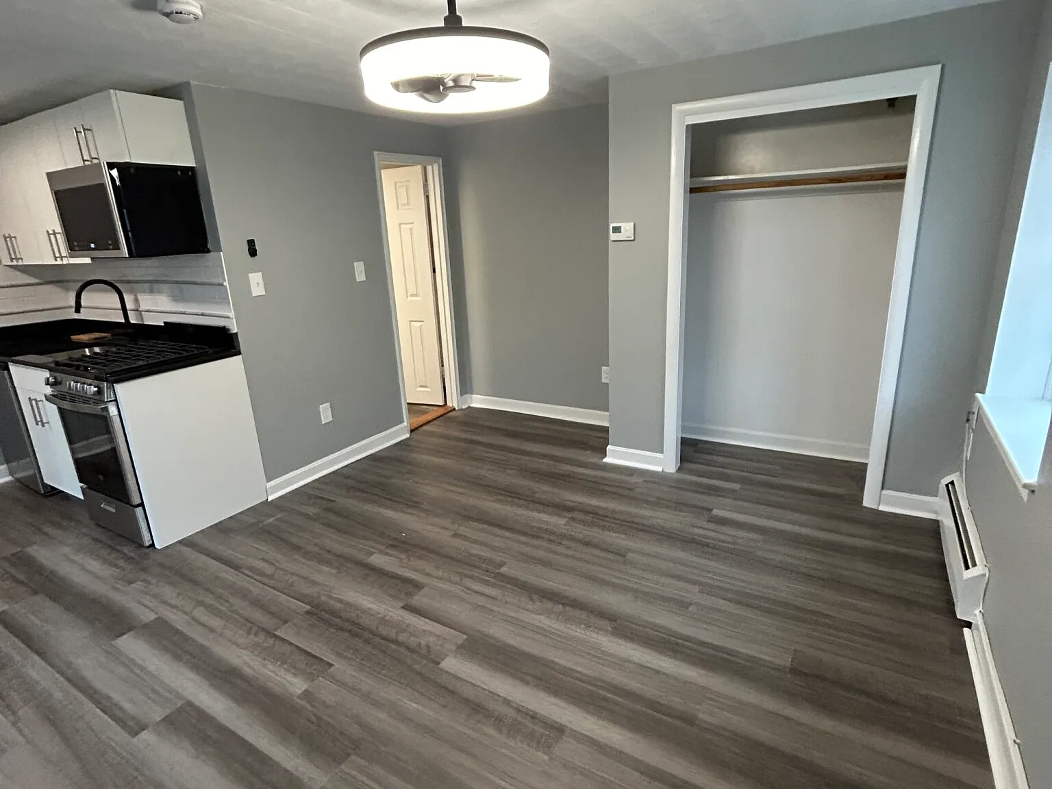 Studio, 1.0 bath, 350 sqft, $1,950 — Photo 3