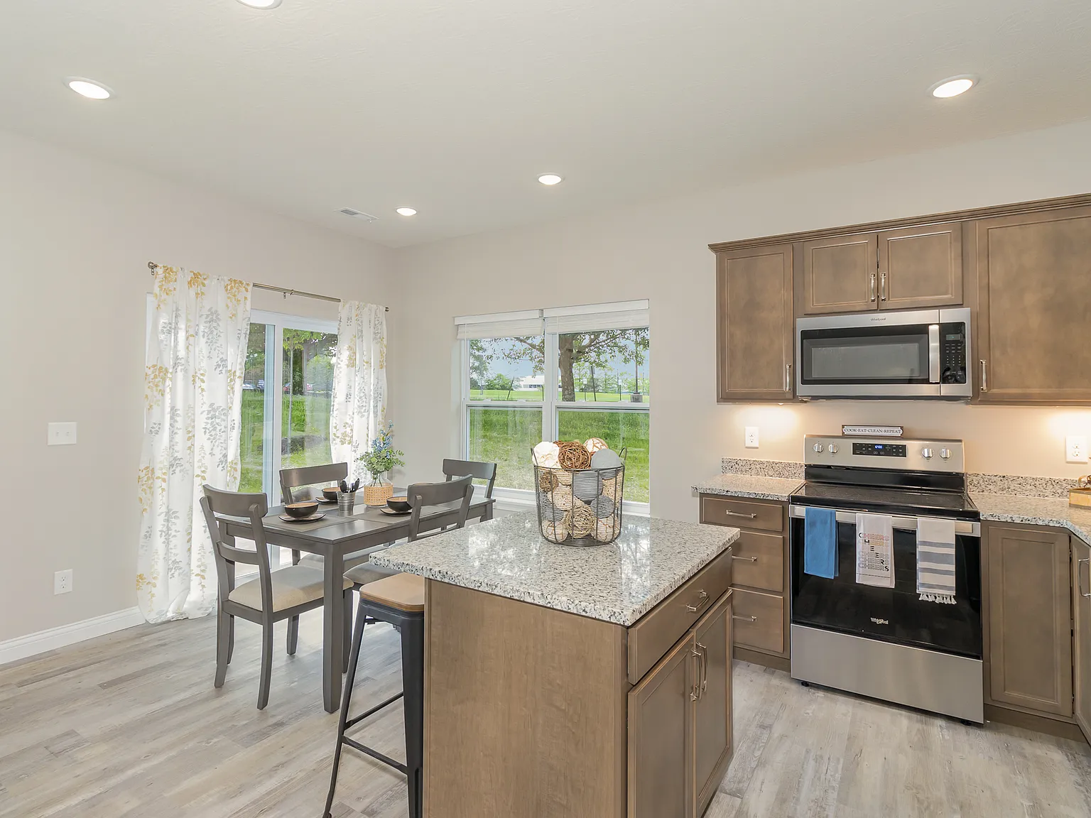 2308 Point Pl — Photo 4