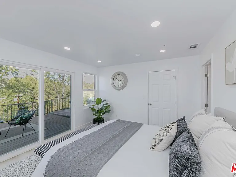 1832 Burnell Dr — Photo 10