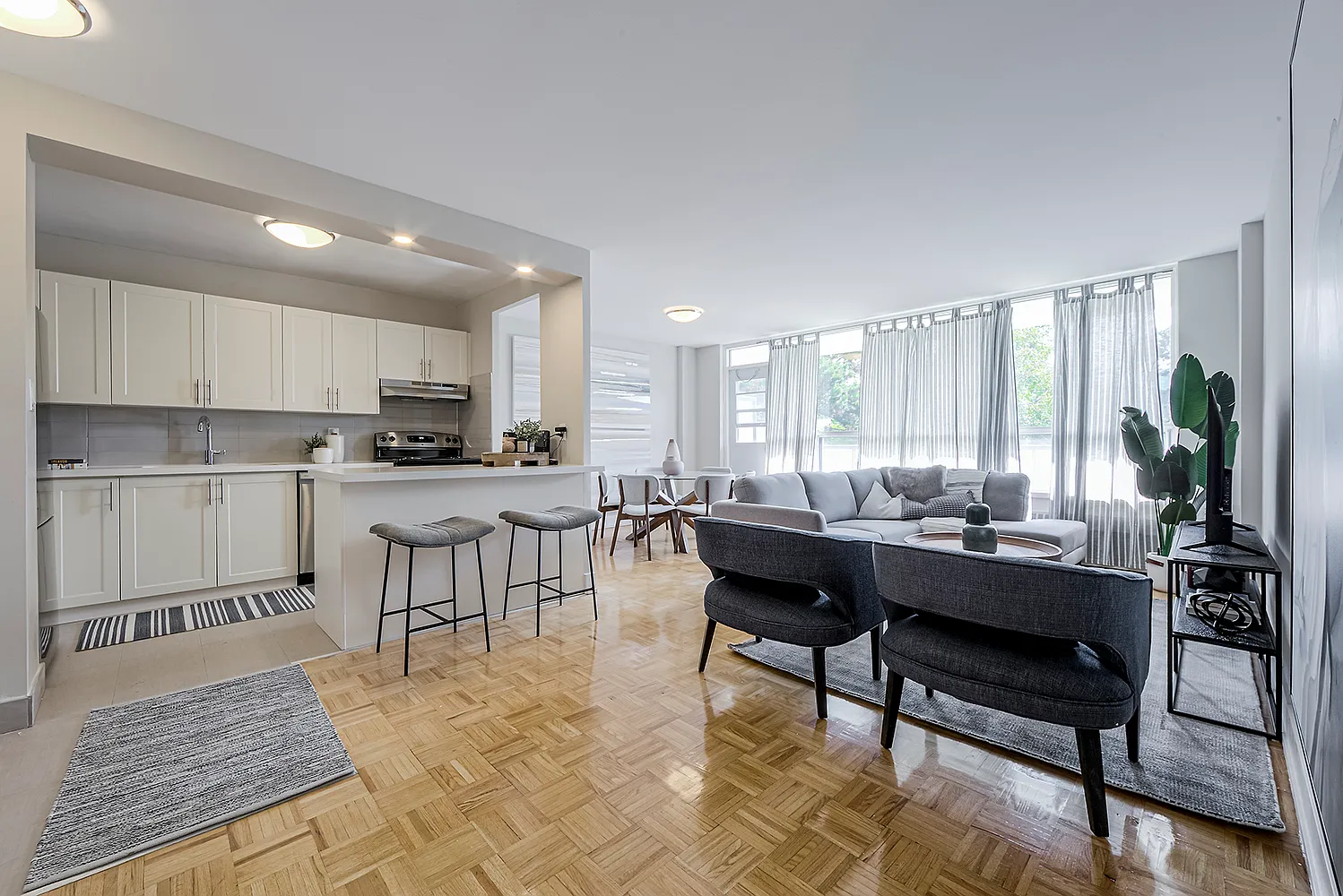 Parkway Forest Towers — Photo 4