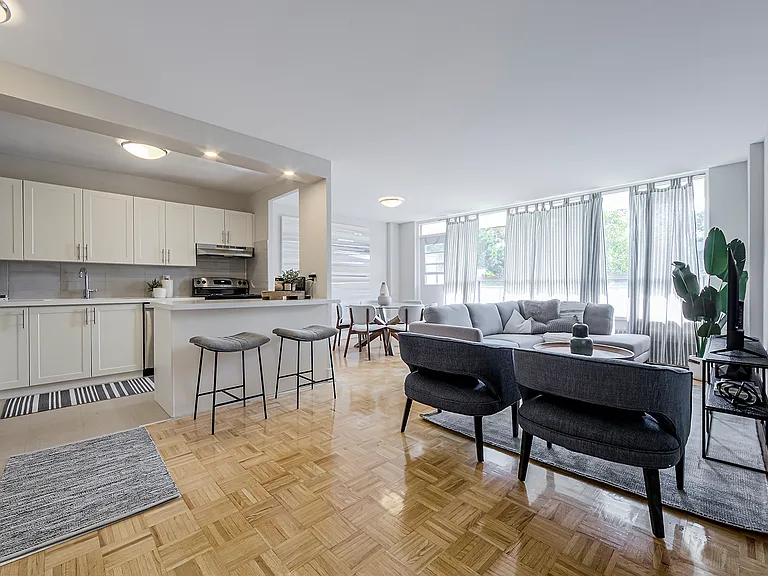 100 Parkway Forest Dr — Photo 3