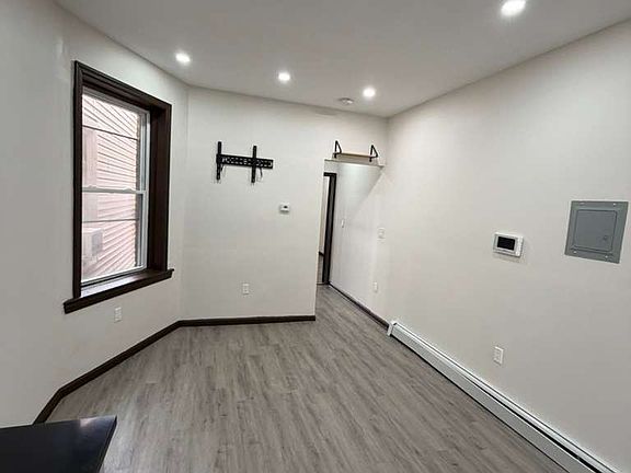 2nd image of 612 N 5th St #3L